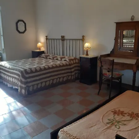 All'interno Della Il Castellaccio 民宿 *